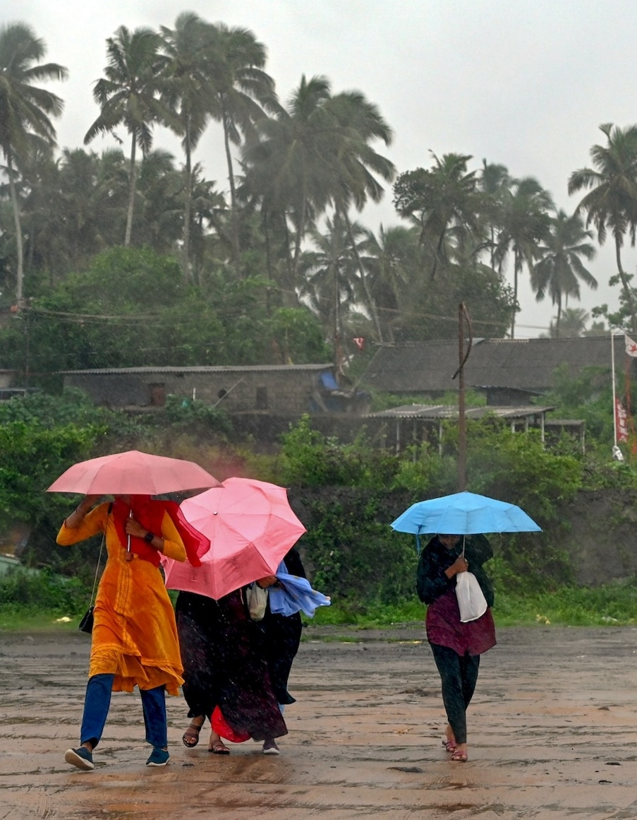 മലപ്പുറം ജില്ലയിലെ മുഴുവൻ വിദ്യാഭ്യാസ സ്ഥാപനങ്ങൾക്കും നാളെ അവധി 