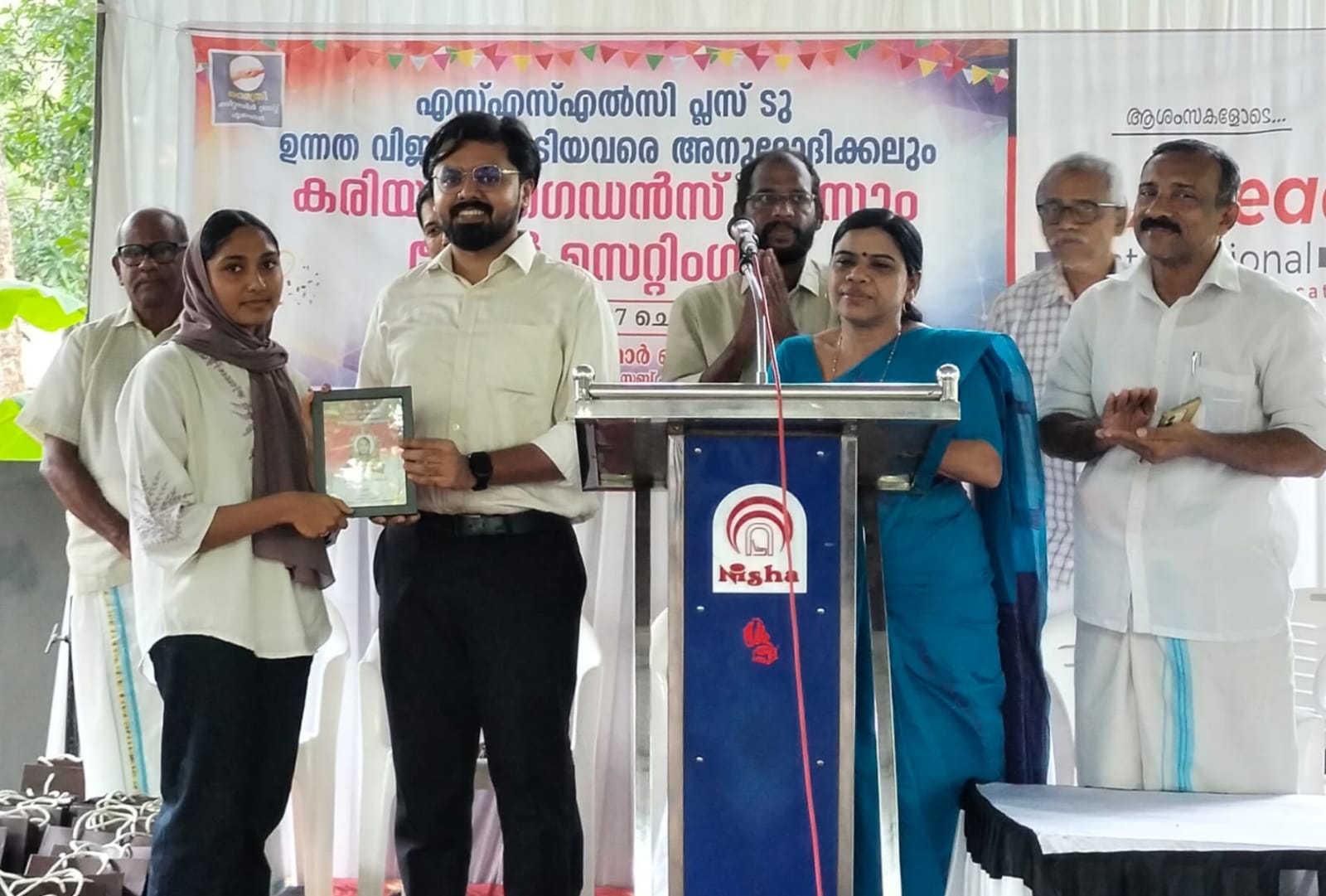 മൈത്രി ചാരിറ്റബിൾ ട്രസ്റ്റ് പൂക്കയിൽ എസ്എസ്എൽസി പ്ലസ് ടു ഉന്നത വിജയം നേടിയ വിദ്യാർത്ഥികൾക്കുള്ള അനുമോദനവും കരിയർ ഗൈഡൻസേ ക്ലാസും ഗോൾ സെറ്റിംഗും നടത്തി  