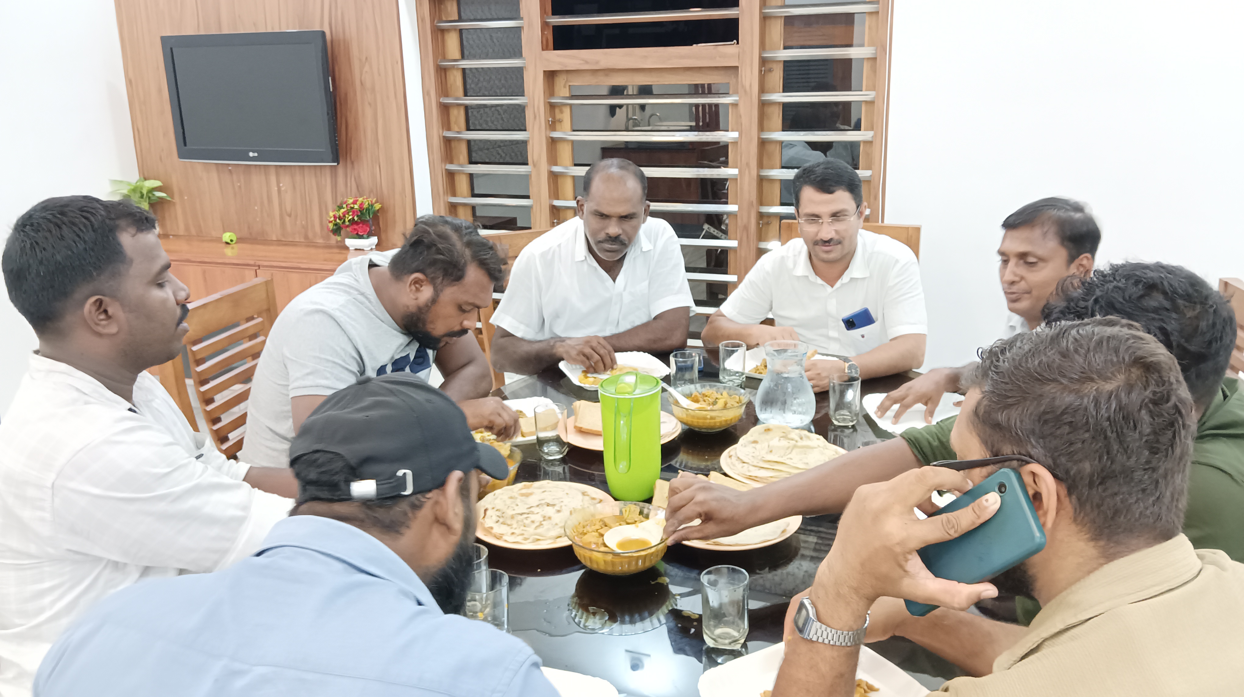 തിരൂർ താലൂക്ക് ബസ് തൊഴിലാളി യൂണിയൻ യാത്രയയപ്പ് നൽകി 