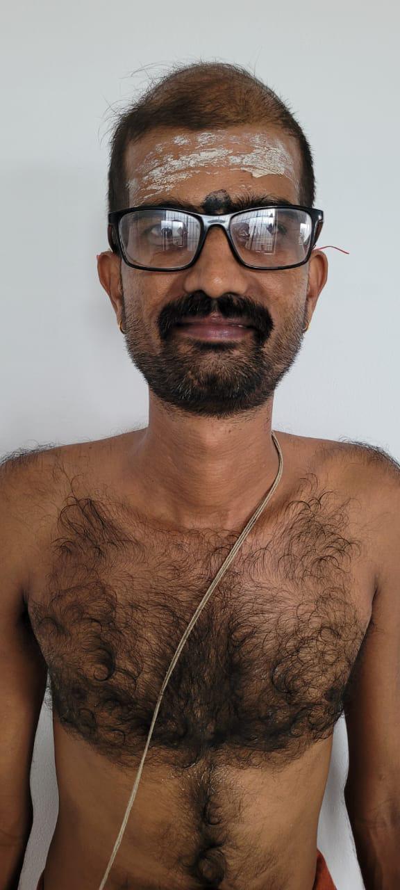 ക്ഷേത്രത്തിലെ വിഗ്രഹത്തിൽ ചാർത്തിയ മാല മോഷ്ടിച്ചത് മേൽശാന്തി തന്നെ, പിടിയിലുമായി